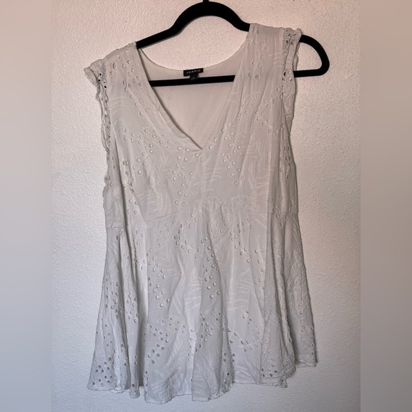 torrid Tops - Torrid lace White Sleeveless Top size 1